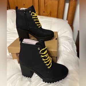 Seven7 Footwear Black Flatiron Boots - NIB - Size 8